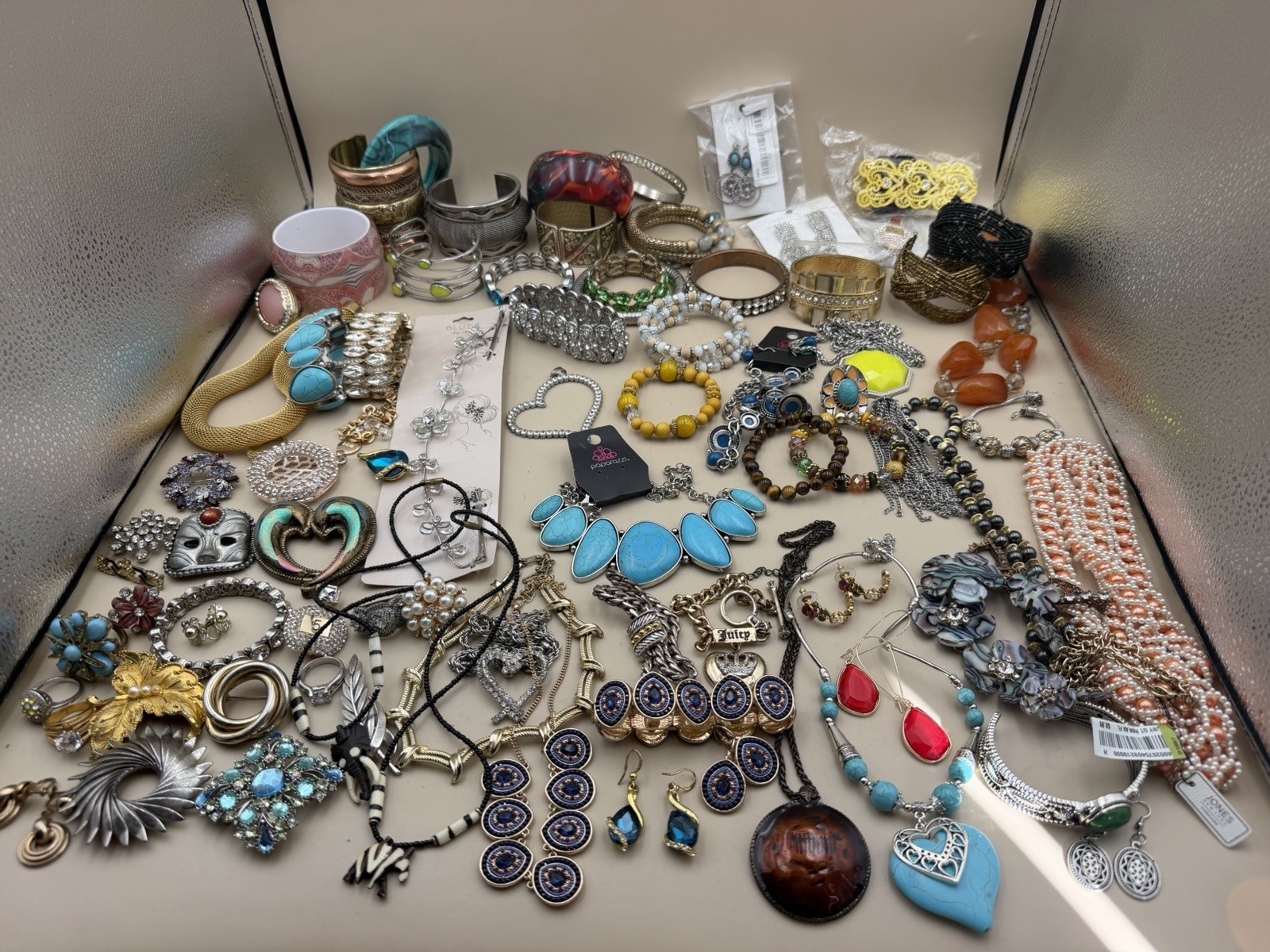 Large Mixed Costume Jewelry Lot Bracelets Necklaces Earrings Brooches 
