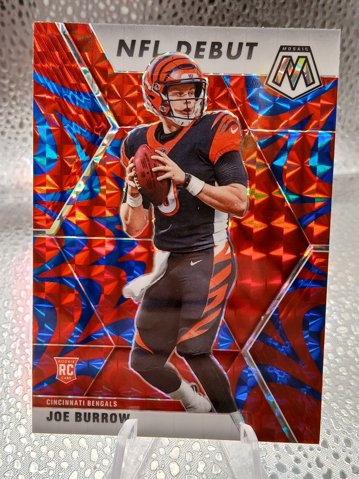 2020 Panini Mosaic - NFL Debut Joe Burrow #261 Reactive Blue Mosaic Prizm (RC) 2020 Panini Mosaic - NFL Debut Joe Burrow #261 Reactive Blue Mosaic Prizm (RC)