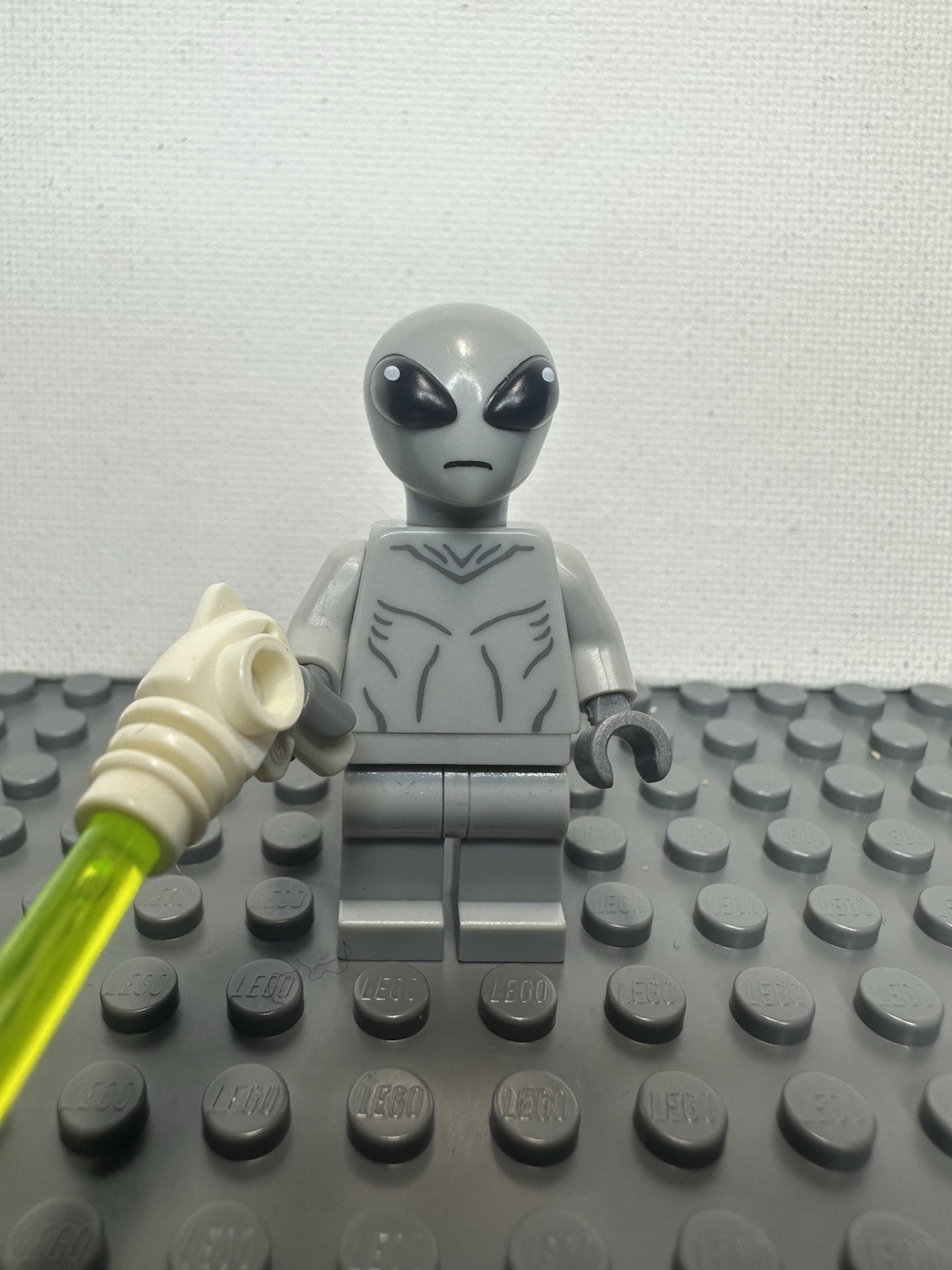 LEGO Series 6 Classic Alien Minifigure col086 w/ Blaster Gun Gray Alien
