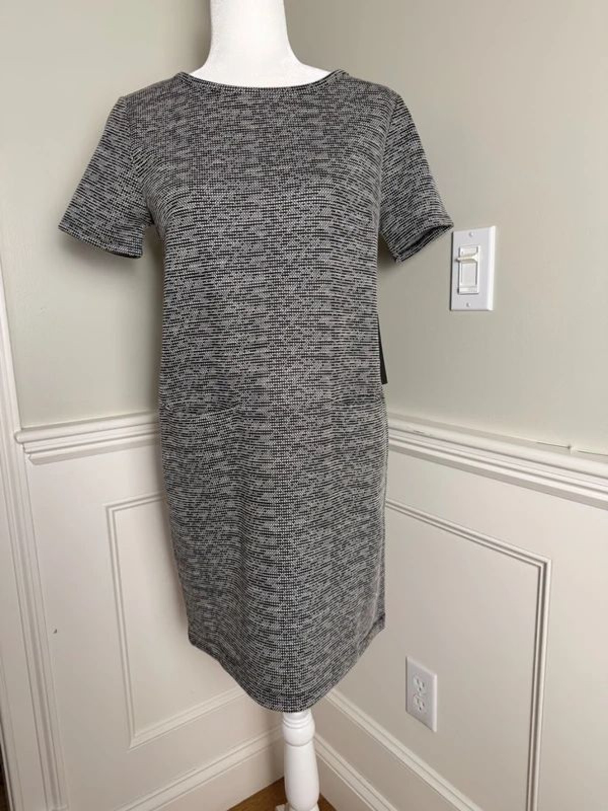 Tahari Black & White Tweed Shift Dress Size S NWT Tahari Black & White Tweed Shift Dress Size S NWT