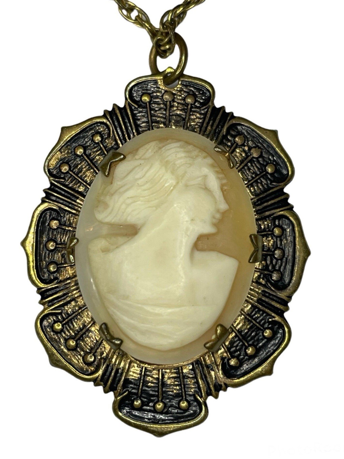 Victorian Hand Carved Shell Left Cameo Gilded Locket Necklace Victorian Hand Carved Shell Left Cameo Gilded Locket Necklace