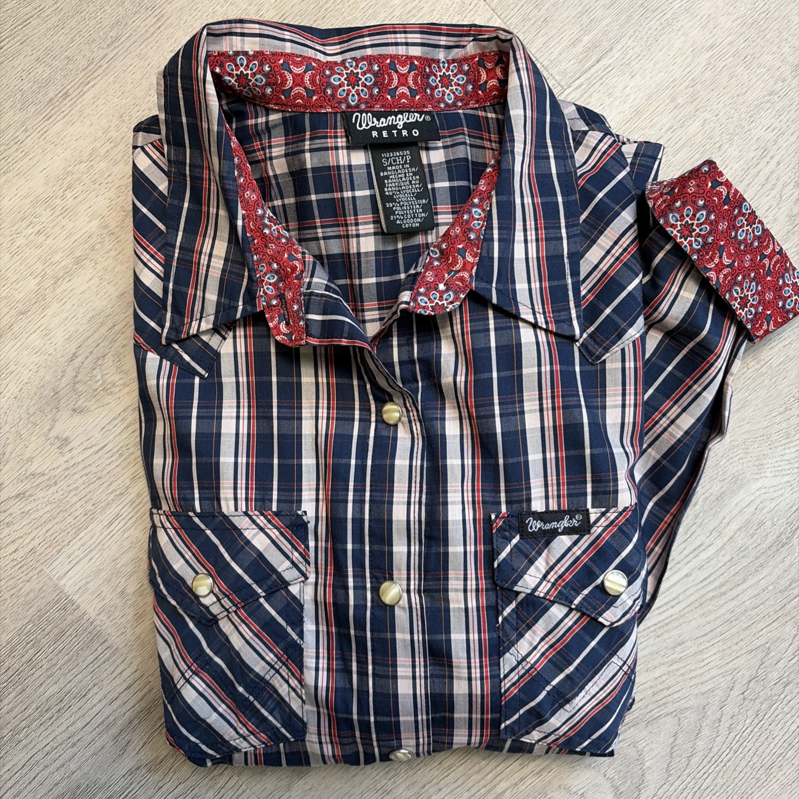 Wrangler Retro Women\'s Plaid Cowgirl Rodeo Western Snap Button Down Shirt Sz S Wrangler Retro Women\'s Plaid Cowgirl Rodeo Western Snap Button Down Shirt Sz S