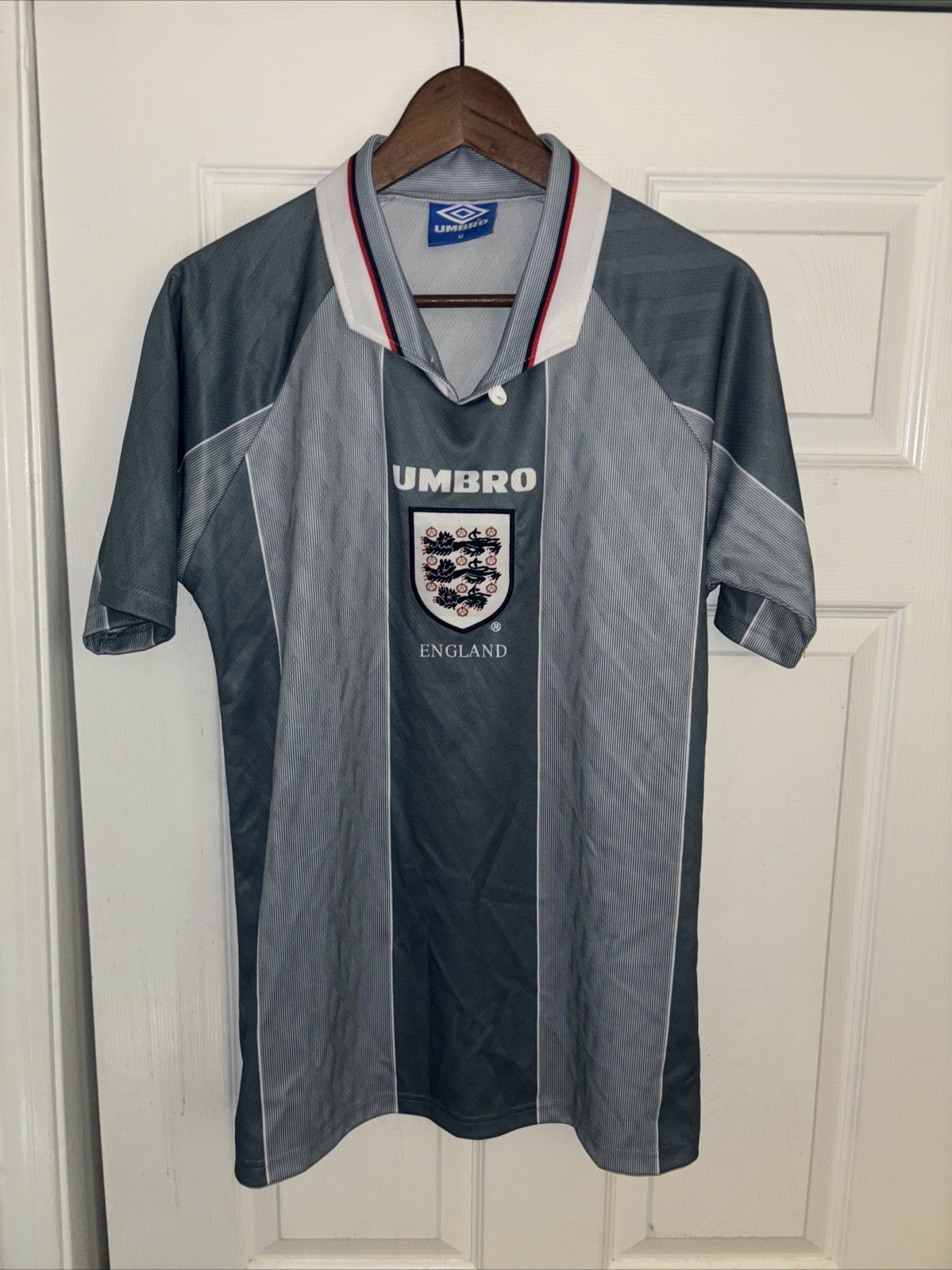 ENGLAND 1996 1997 AWAY FOOTBALL SHIRT SOCCER JERSEY UMBRO SZ M MEN GRAY ENGLAND 1996 1997 AWAY FOOTBALL SHIRT SOCCER JERSEY UMBRO SZ M MEN GRAY