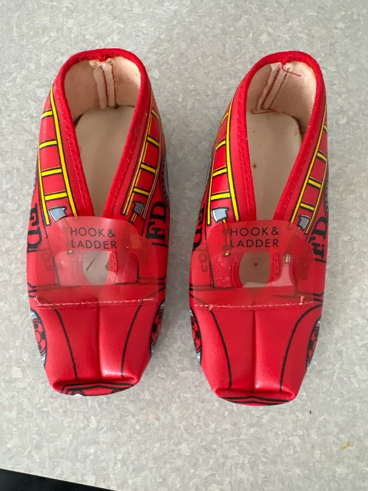 Vintage Sara Dee Hook & Ladder Fire Truck Kids Shoes Size 7-8 Made Japan NOS Rar