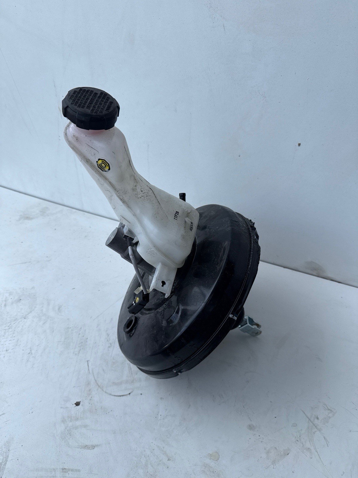 Hyundai Santa Fe 24–26 Power Brake Booster with Master Cylinder and Reservoir