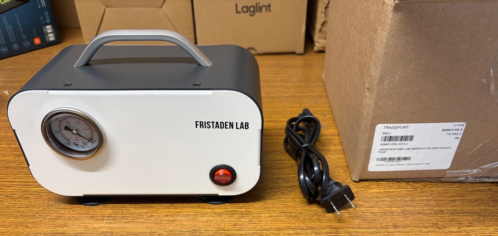 As-is Fristaden Lab Portable American Oilless Vacuum Pump, 10L/Minute As-is Fristaden Lab Portable American Oilless Vacuum Pump, 10L/Minute