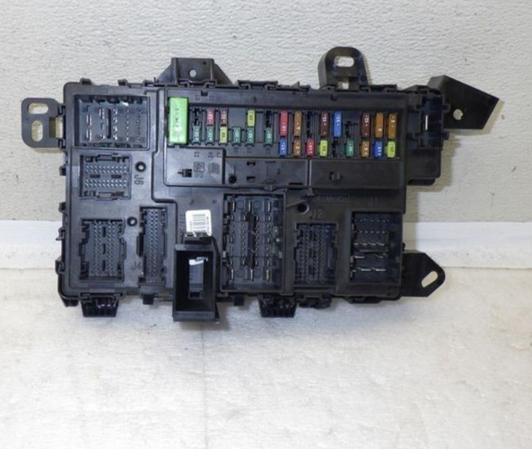 2020-2021 Ford F250 F350 Super Duty 6.7L Diesel Engine Fuse Box OEM PDC