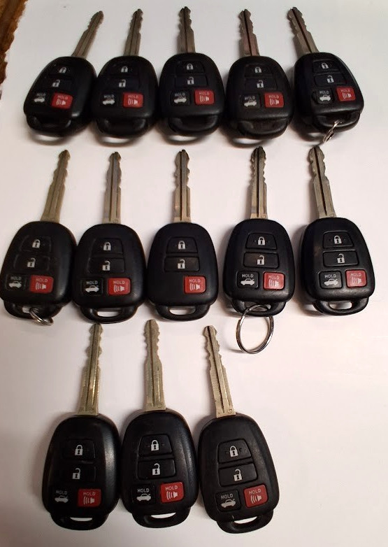 LOT OF 13 OEM TOYOTA REMOTE HEAD KEY FOB REMOTES HYQ12BEL 4 BUTTONS