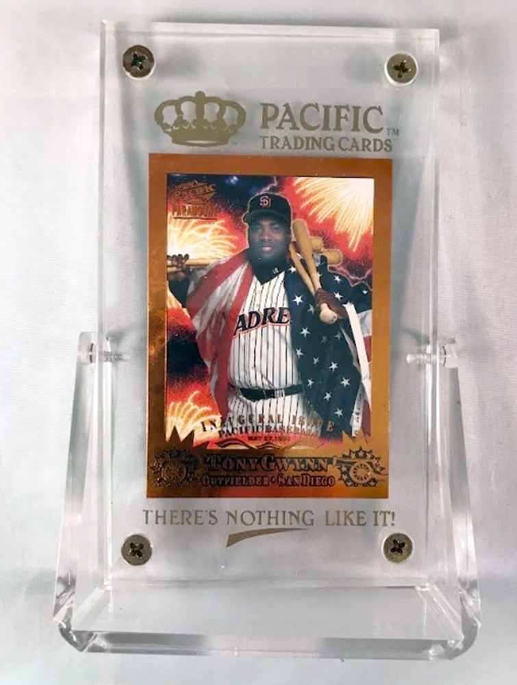 Tony Gwynn 1998 Pacific Paramount Inaugural Issue #92/600 with stand Tony Gwynn 1998 Pacific Paramount Inaugural Issue #92/600 with stand
