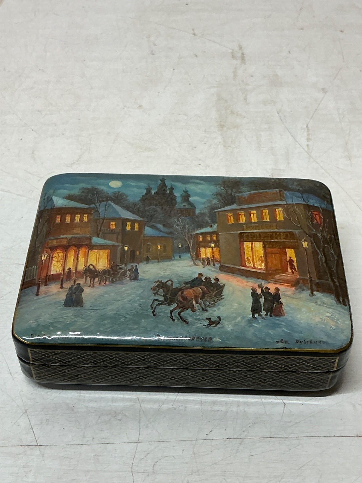 Russian Fedoskino Lacquer Box Zamoskvorechye Signed Yuri Dubovikov Winter 1994 Russian Fedoskino Lacquer Box Zamoskvorechye Signed Yuri Dubovikov Winter 1994