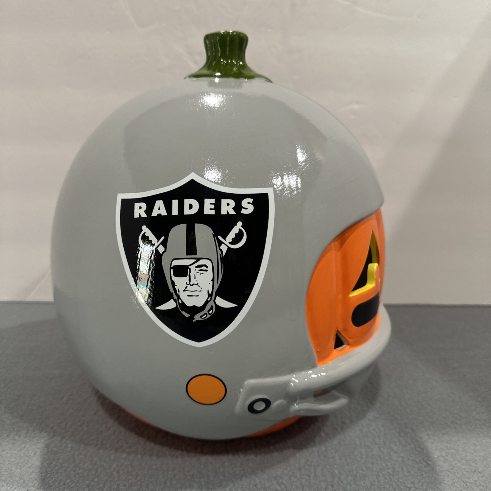 Las Vegas Raiders Ceramic Pumpkin Helmet NFL Halloween 🎃 ☠️ 11”x  34”rnd