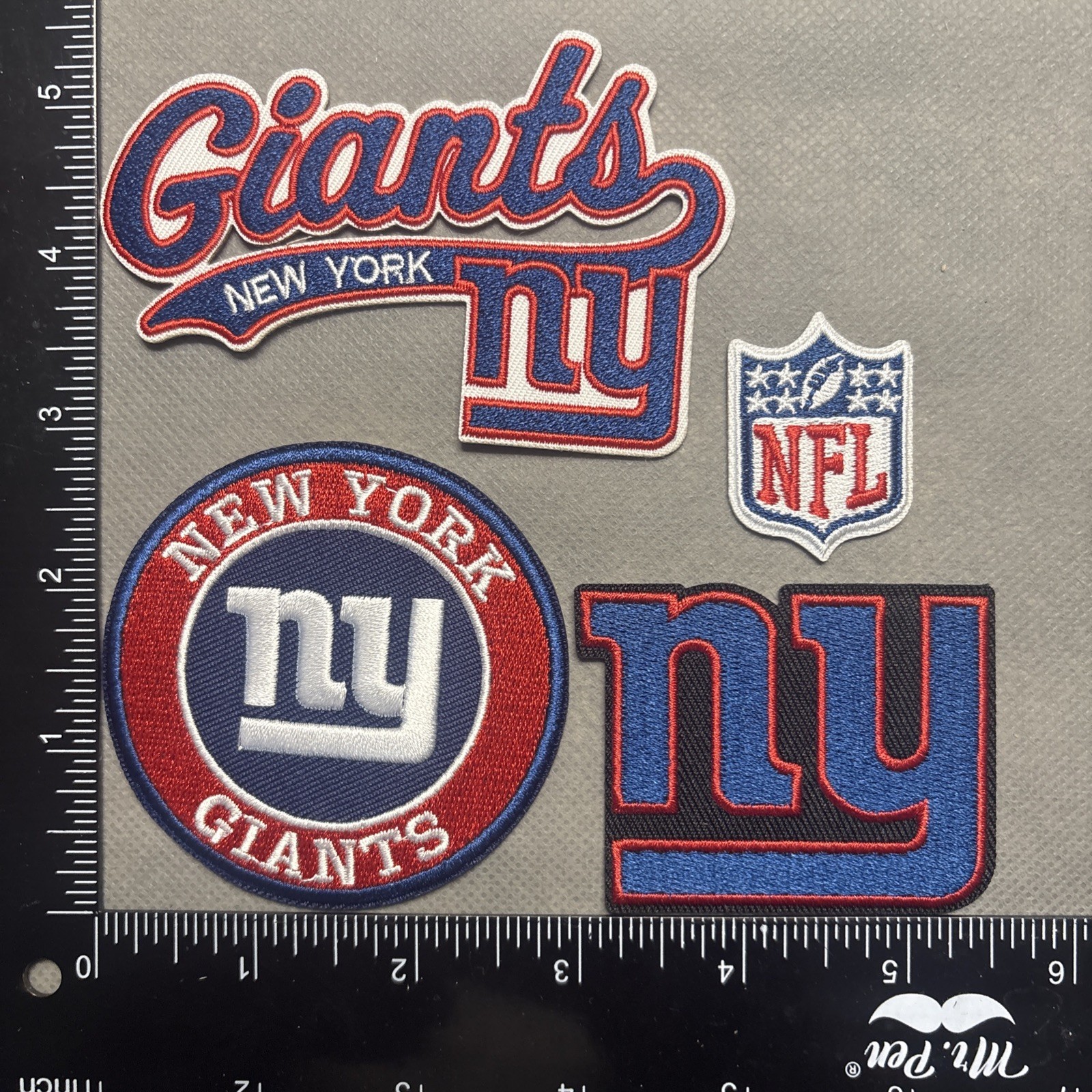 LOT OF 4 NEW YORK GIANTS IRON ON EMBROIDERED PATCH LOT OF 4 NEW YORK GIANTS IRON ON EMBROIDERED PATCH