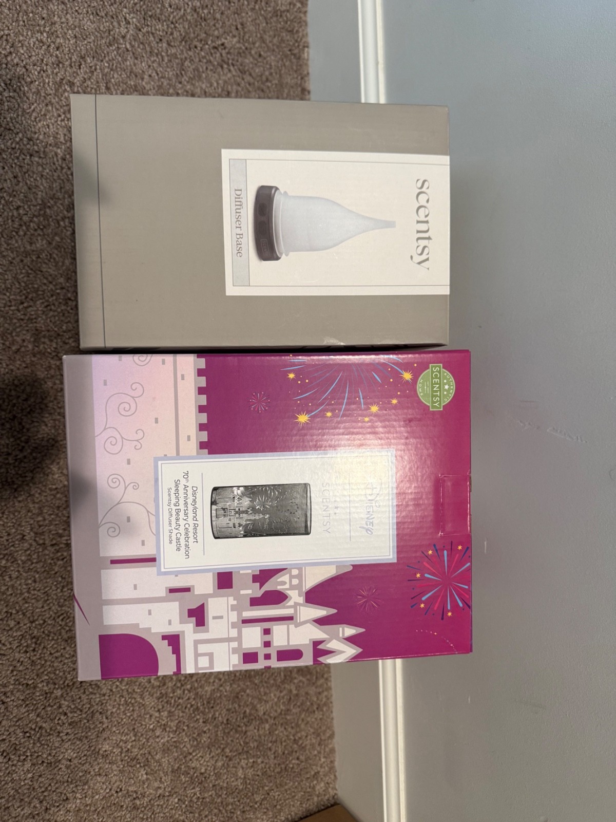 New in box Scentsy Disneyland Resort 70th Anniversary Diffuser, shade and oil.