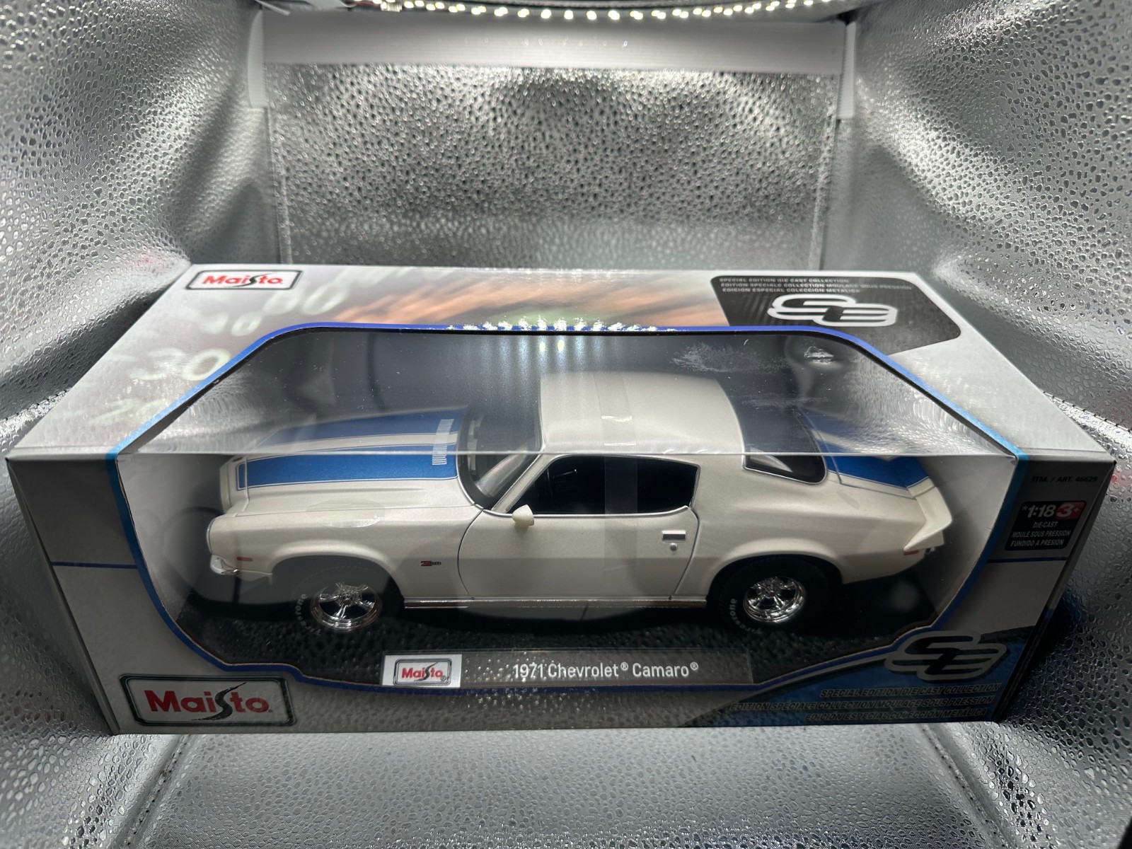 MAISTO 1:18 Model Special Edition 1971 Chevrolet Camaro ⬜ White / Blue Stripe 🟦