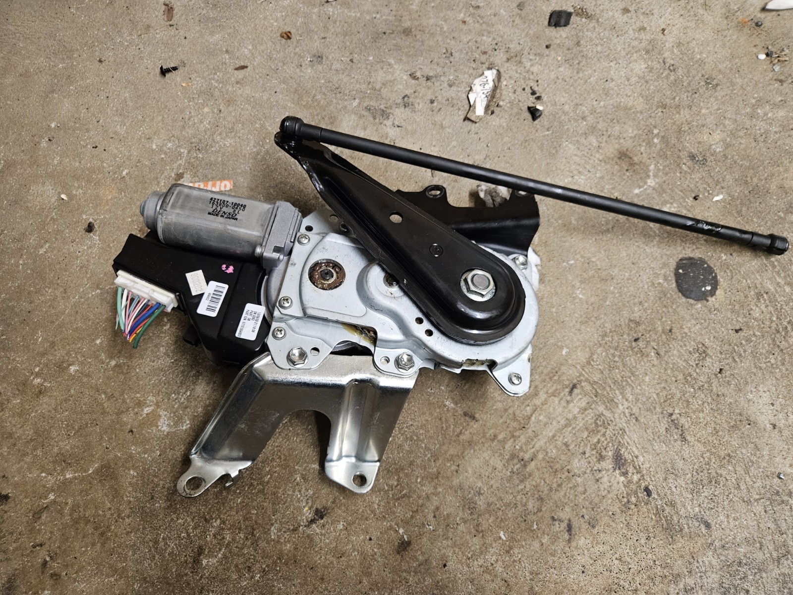 2008-2013 TOYOTA HIGHLANDER SIENNA VENZA TRUNK LIFTGATE MOTOR 427107-10040 OEM 2008-2013 TOYOTA HIGHLANDER SIENNA VENZA TRUNK LIFTGATE MOTOR 427107-10040 OEM