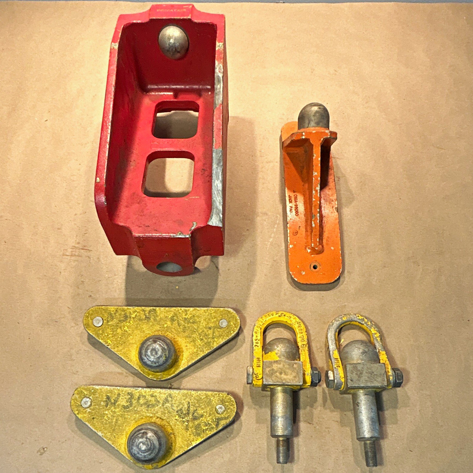 LOT OF 6 PCS AVIATION JACK PADS AND ADAPTERS LEER JET GLOBAL ? 