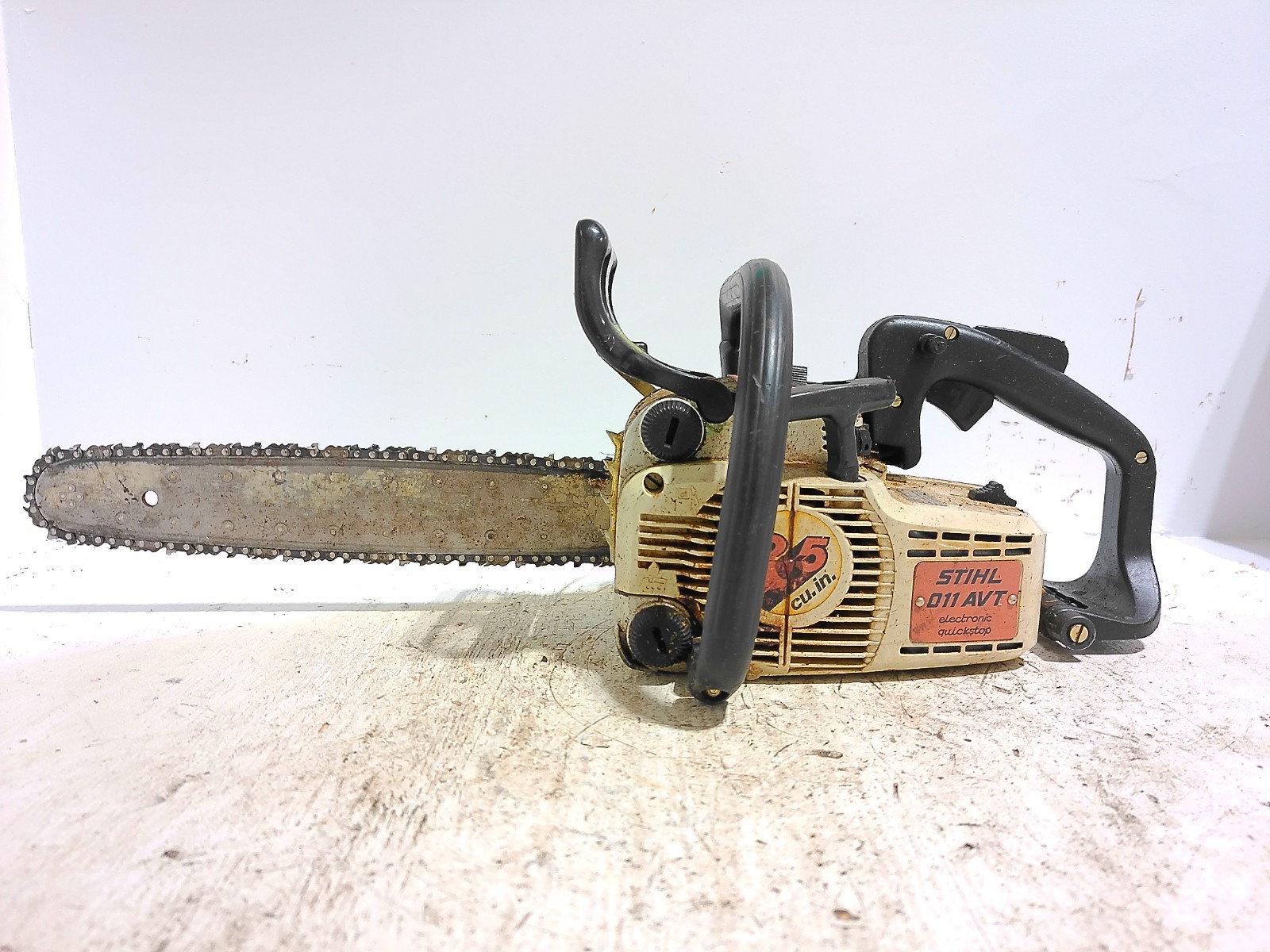 Vintage Stihl 011ATV 011 AVT Chainsaw for Parts or Repair (SW36) Vintage Stihl 011ATV 011 AVT Chainsaw for Parts or Repair (SW36)
