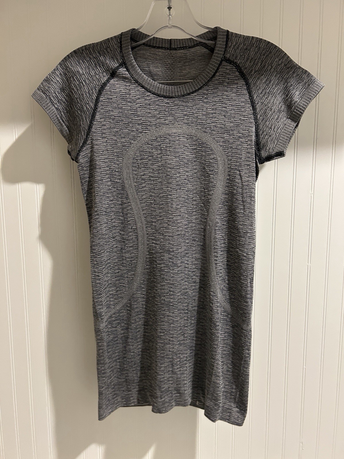 Womens Size 4 Lululemon Swifty Tech Short Sleeve Shirt