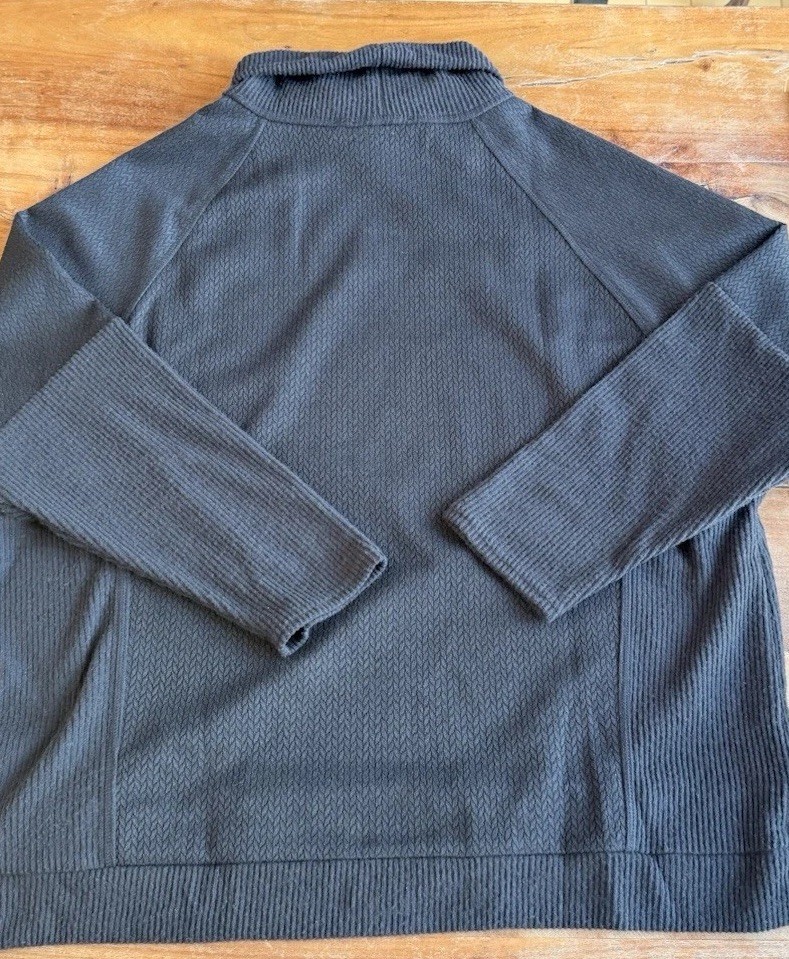 NWT-New In Women’s Long Sleeve Black Textured High Neck Large Boutique