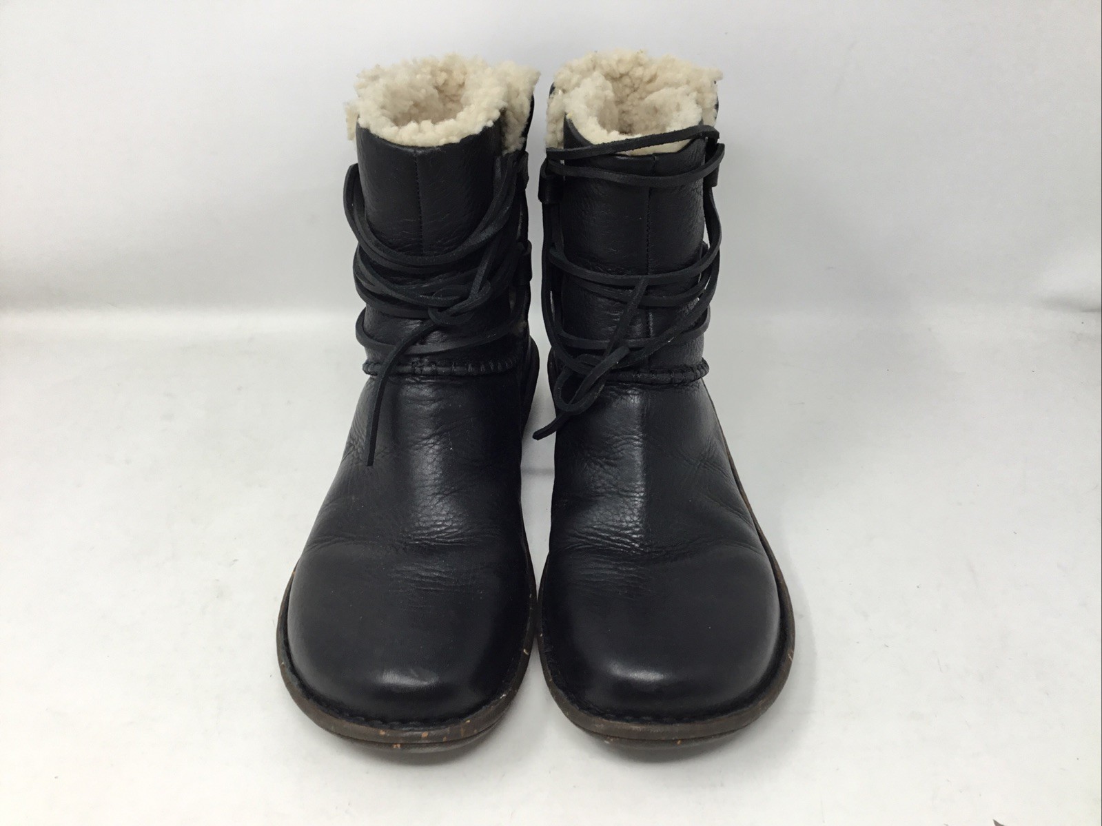 UGG 1932 Caspia Leather Boots Women US 9 Black Sheepskin Shearling Fur Lined