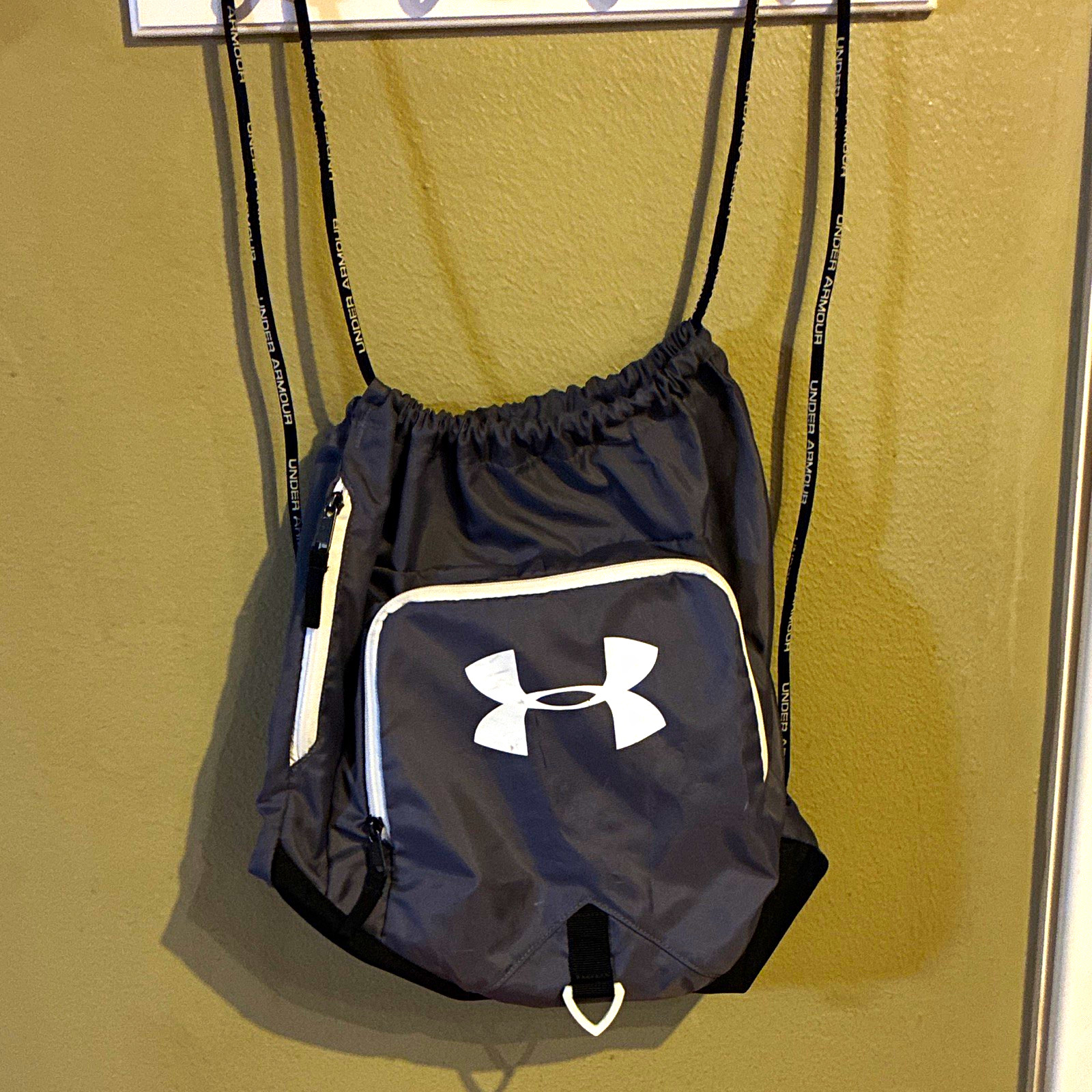 Under Armour Gray Drawstring Backpack Sackpack w/ Front Zip Pocket, Unisex