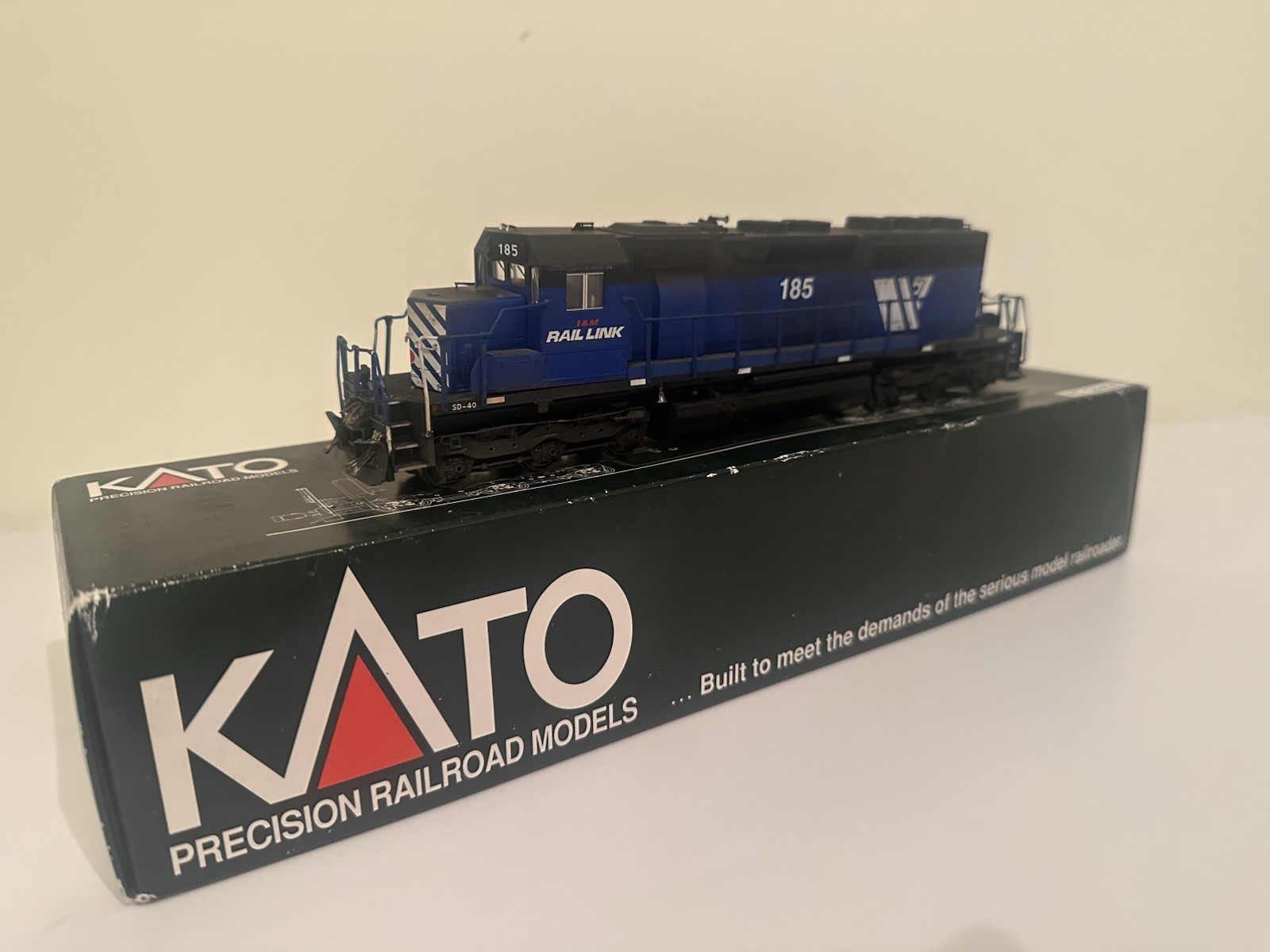 KATO EMD SD40 I&M Rail Link #185 HO Scale Diesel Locomotive 37-6326