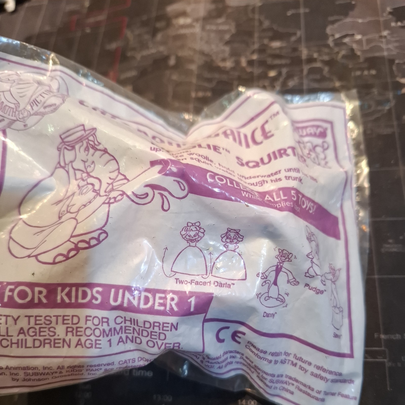 CATS DON'T DANCE Subway 1997 Movie Figure Toy Woolie Squirter Water Toy NIP