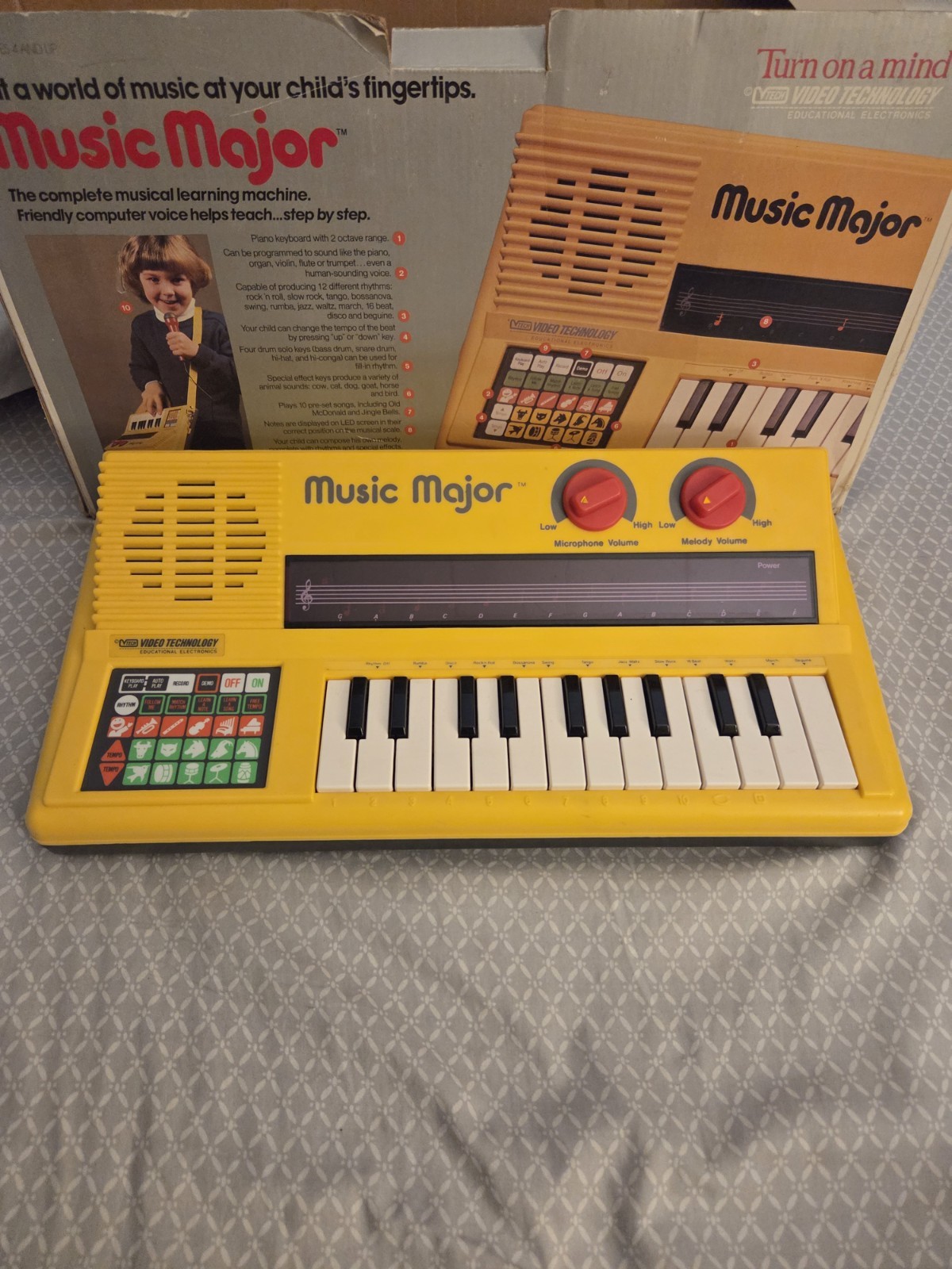Vintage V-Tech Music Major Electronic Keyboard, never used