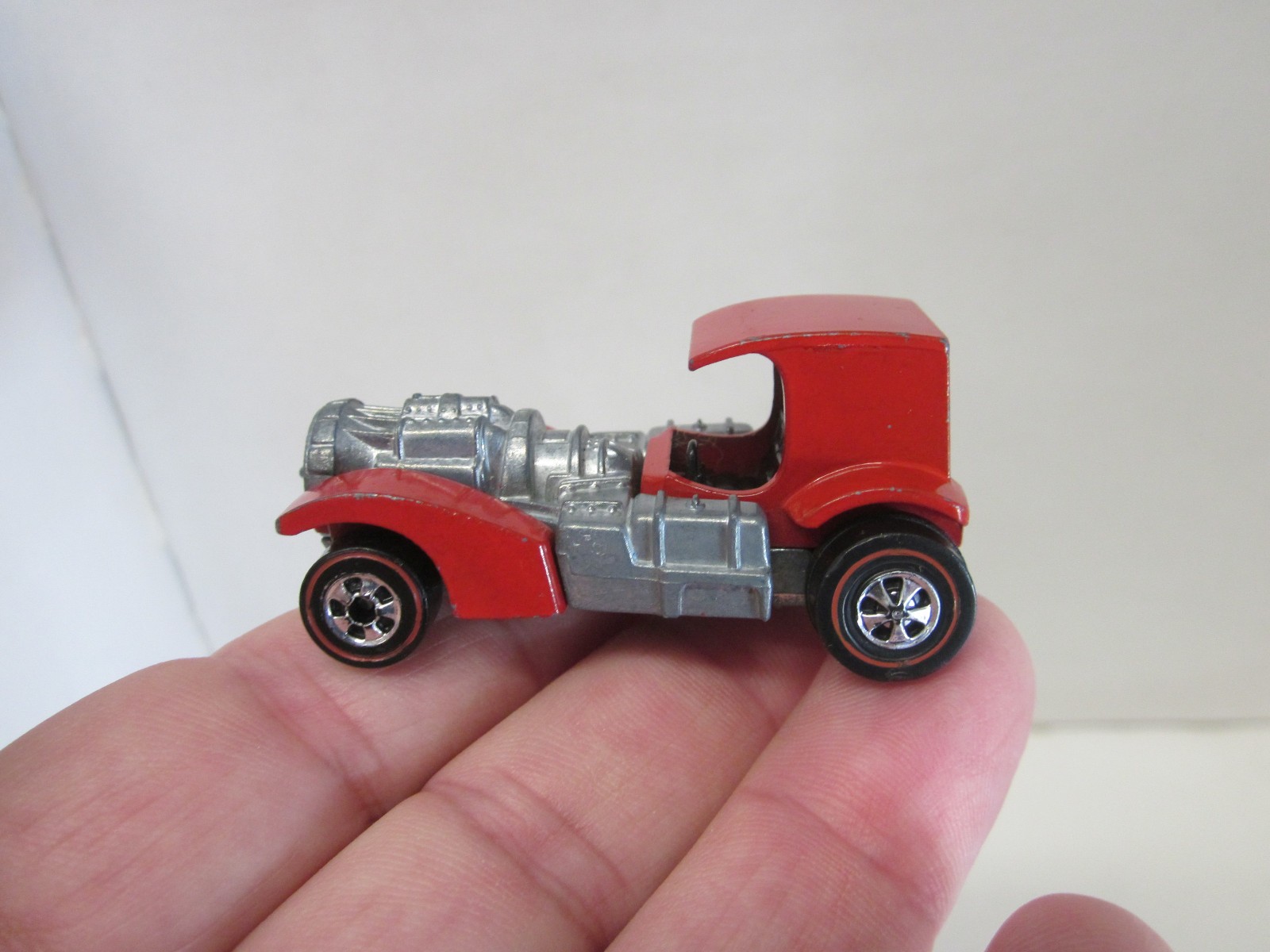 HOT WHEELS REDLINE  SUPERFINE TURBINE * RED ENAMEL COLOR * VERY NICE CAR  RARE
