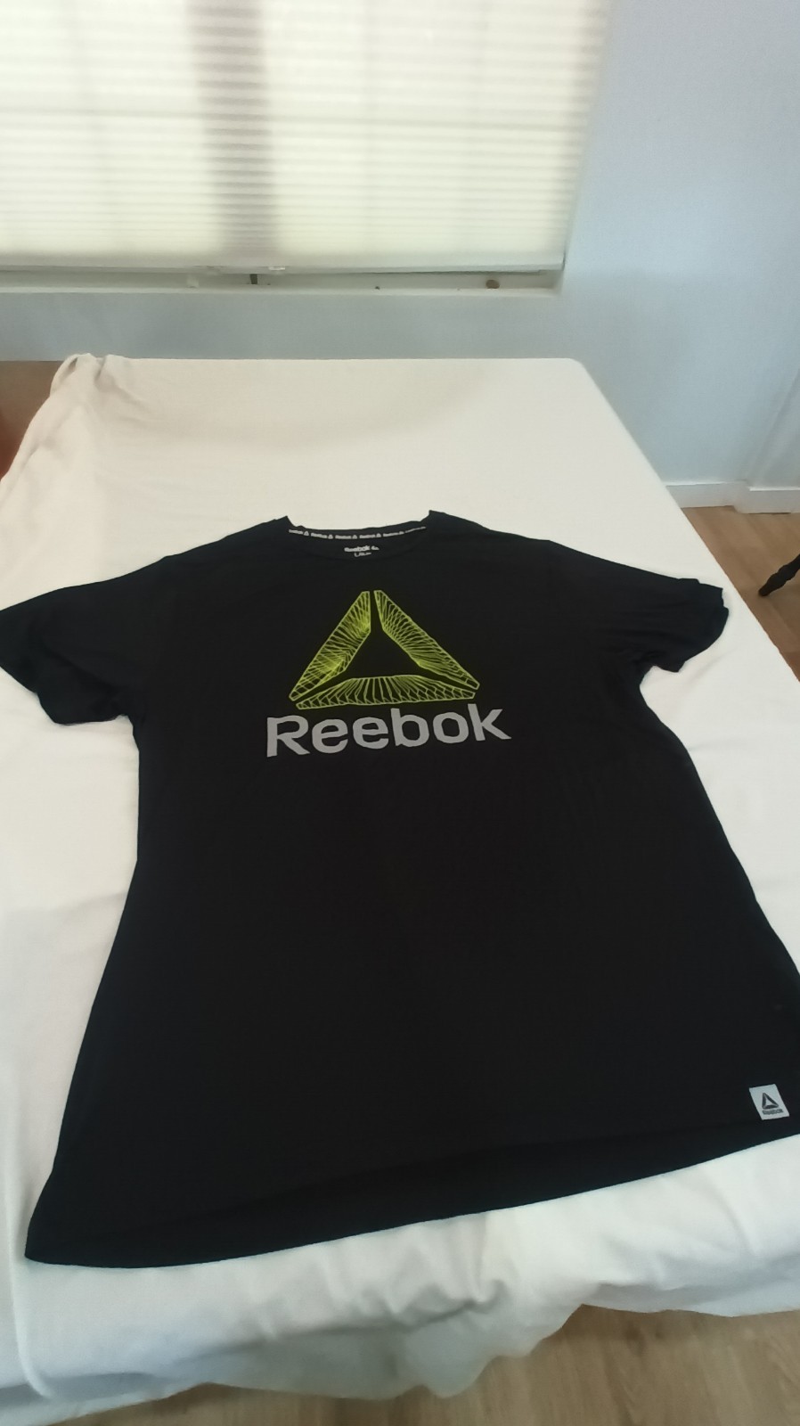 Reebok Men’s Black Graphic Logo Print Short Sleeve T-Shirt Size L Regular