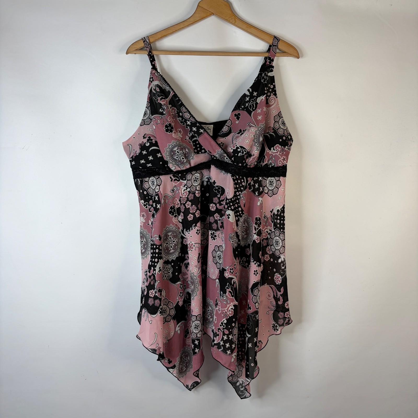 Fashion Bug Y2K Tunic Top Women 22W Pink Paisley Lace Trim Handkerchief Hem