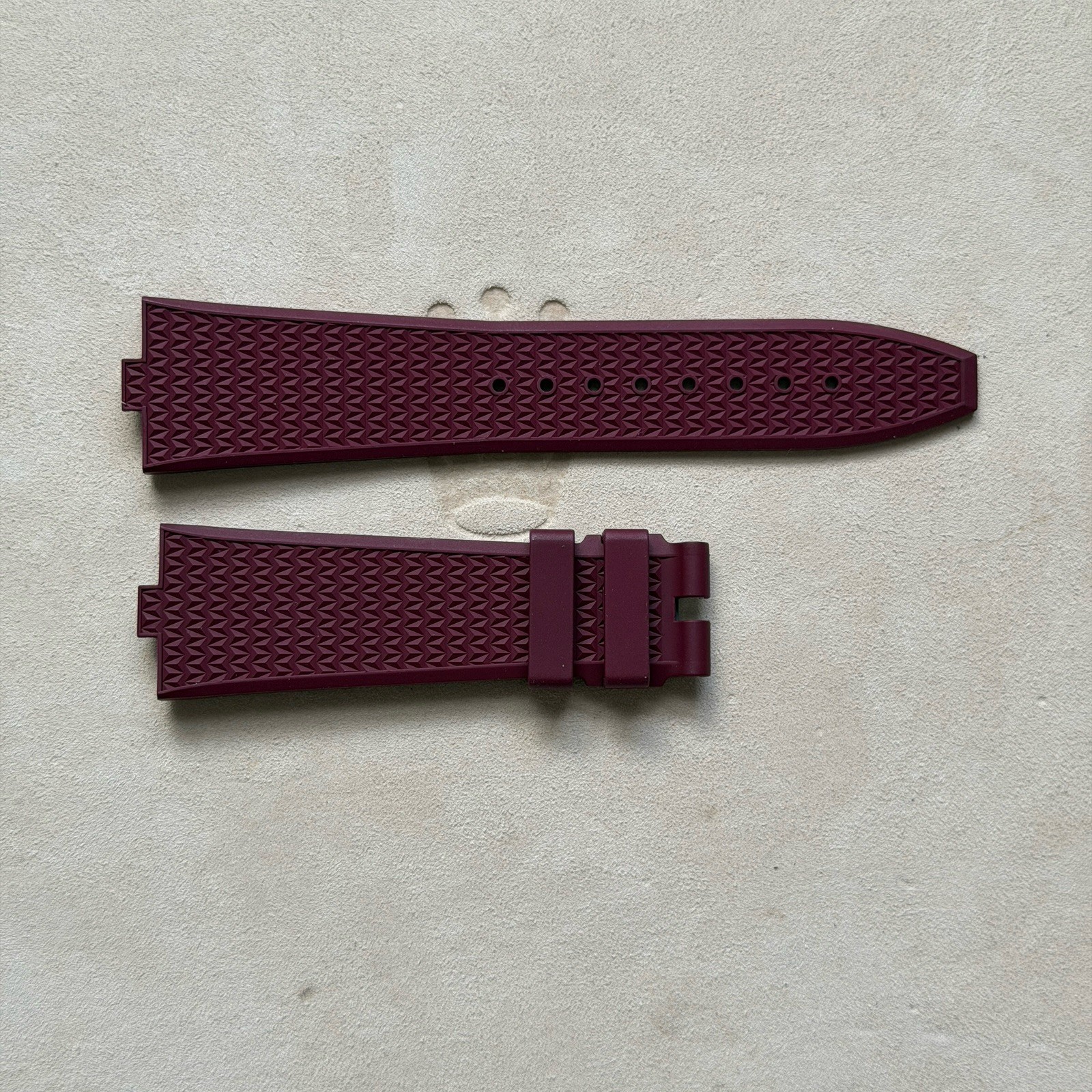 RARE OEM Vacheron Constantin Overseas 4520 5520 7920 Burgundy Rubber Strap LONG RARE OEM Vacheron Constantin Overseas 4520 5520 7920 Burgundy Rubber Strap LONG