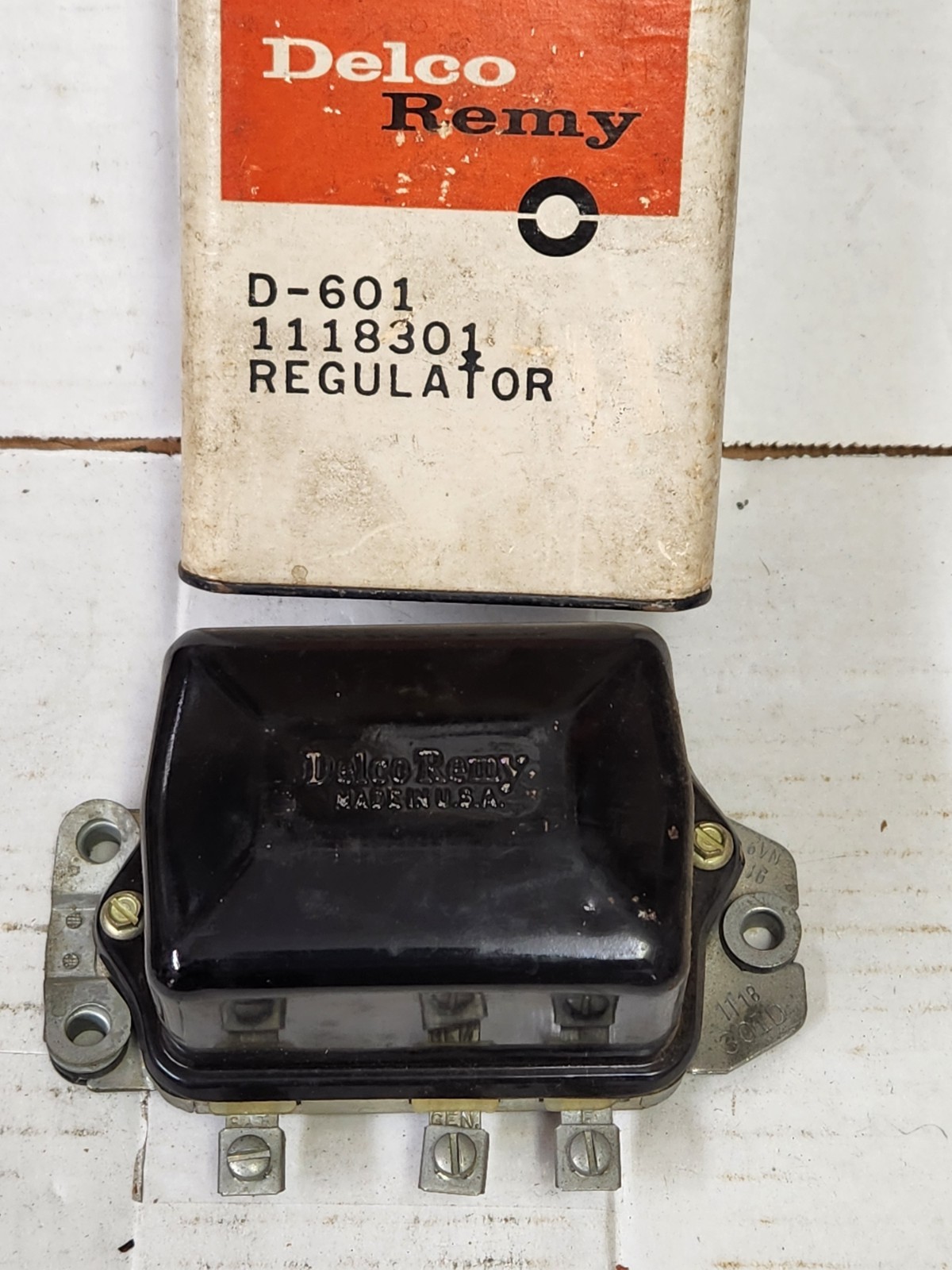 NOS Vintage GM Delco Remy Voltage Regulator D-601 D601 1118301 NOS Vintage GM Delco Remy Voltage Regulator D-601 D601 1118301