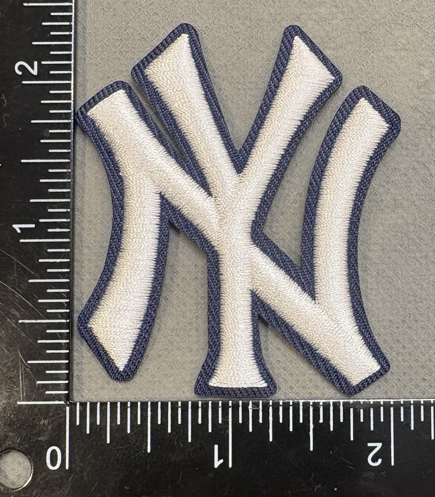 WHITE AND NAVY NEW YORK YANKEES MLB BASEBALL EMBROIDERED IRON ON PATCH WHITE AND NAVY NEW YORK YANKEES MLB BASEBALL EMBROIDERED IRON ON PATCH