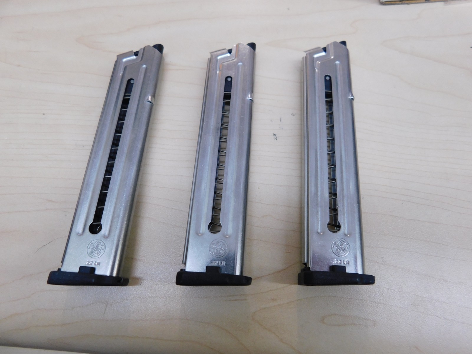 3 - NEW - Smith & Wesson SW22 Victory 22LR 10RD Factory OEM Magazines    (D-AC)