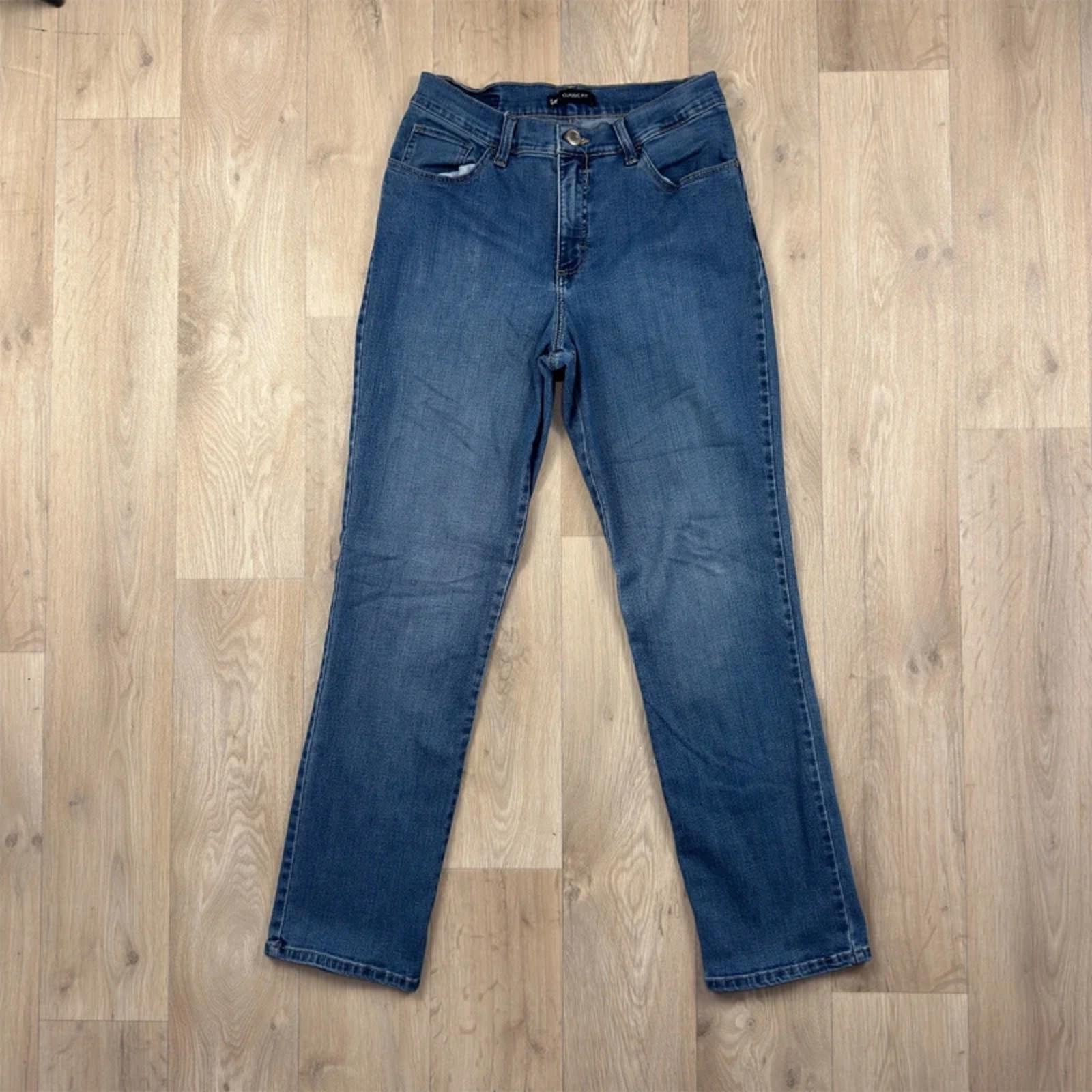 Lee Women’s Classic Fit Straight Leg Jeans – Blue Denim – Size 6 Short (Small)