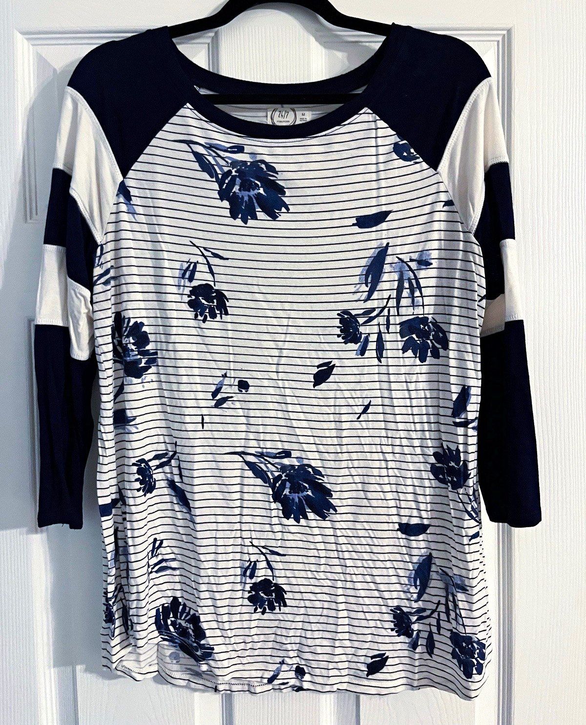 24/7 Maurices Women\'s M Top Navy/White Striped Crew Neck Raglan 3/4 Sleeve