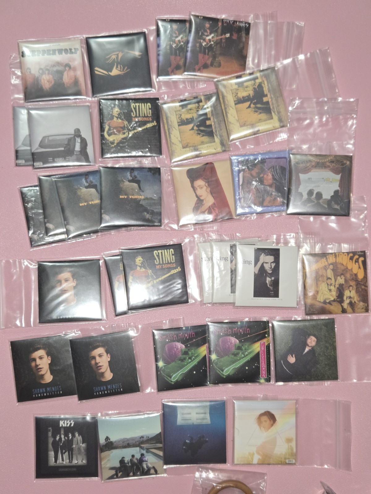 Zuru Mini Brands Vinyl 32 Vinyls Plus Accessories Zuru Mini Brands Vinyl 32 Vinyls Plus Accessories