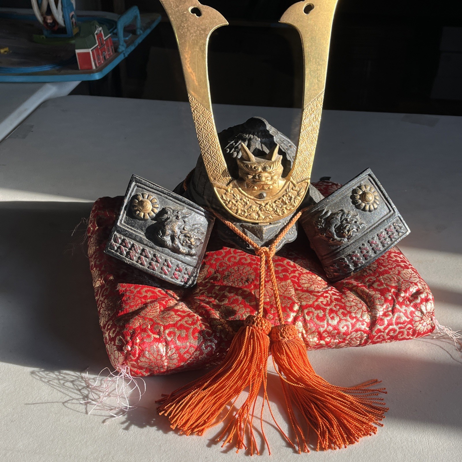 Vintage Japanese Decorative Samurai Kabuto Helmet, Mid-20th Century Vintage Japanese Decorative Samurai Kabuto Helmet, Mid-20th Century