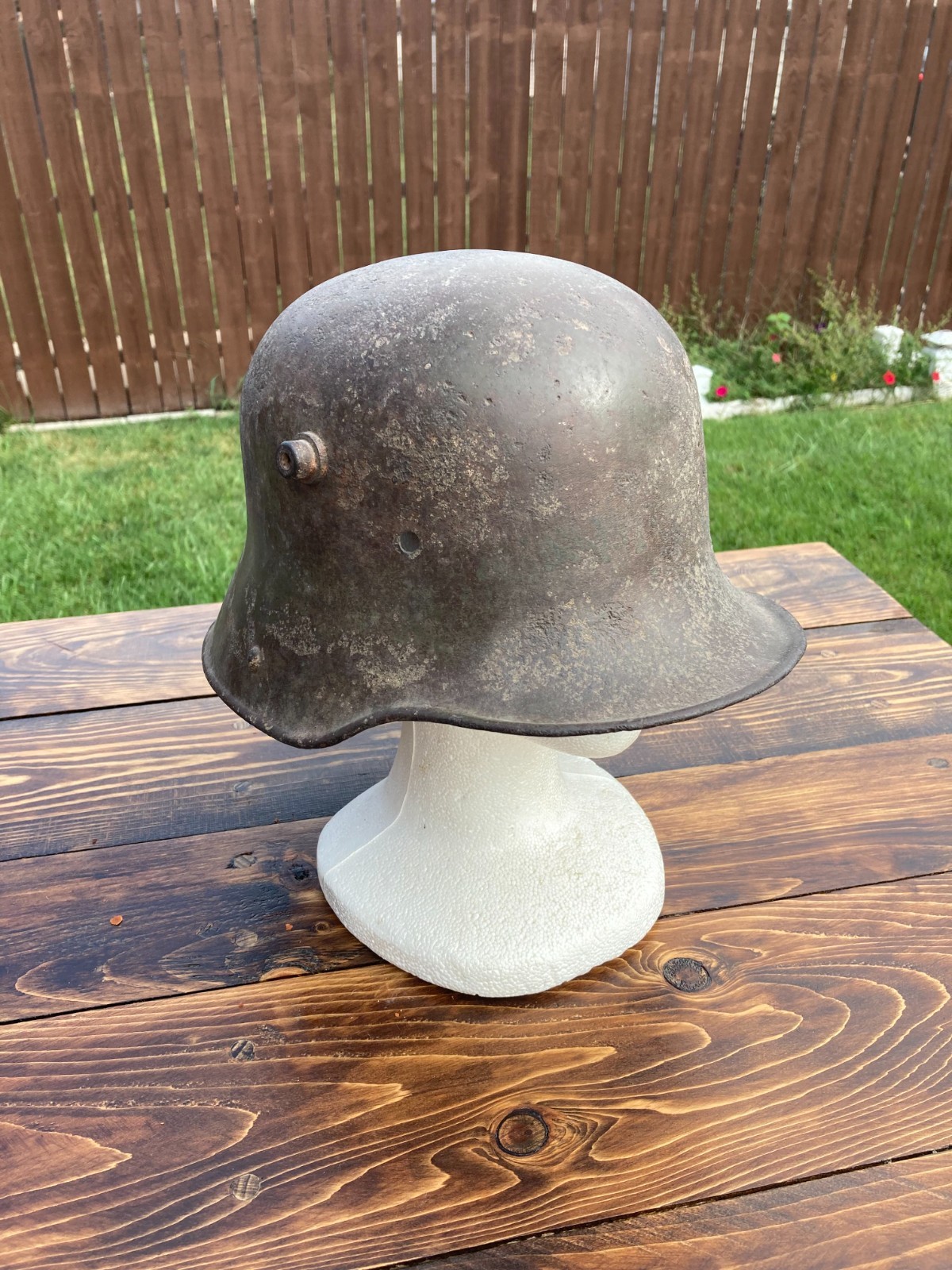 Original vintage German WWI steel M16 Helmet Original vintage German WWI steel M16 Helmet