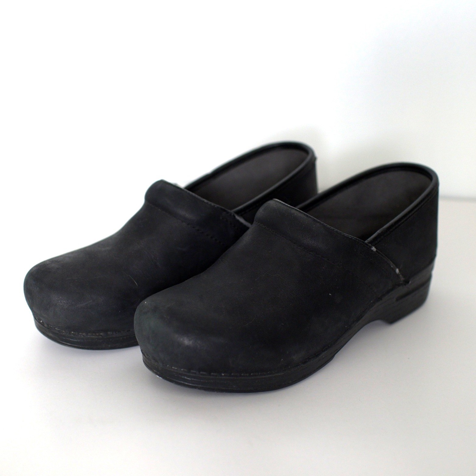 Dansko Professional Black Oiled Leather Clogs Womens Size 40 Slip On Shoes