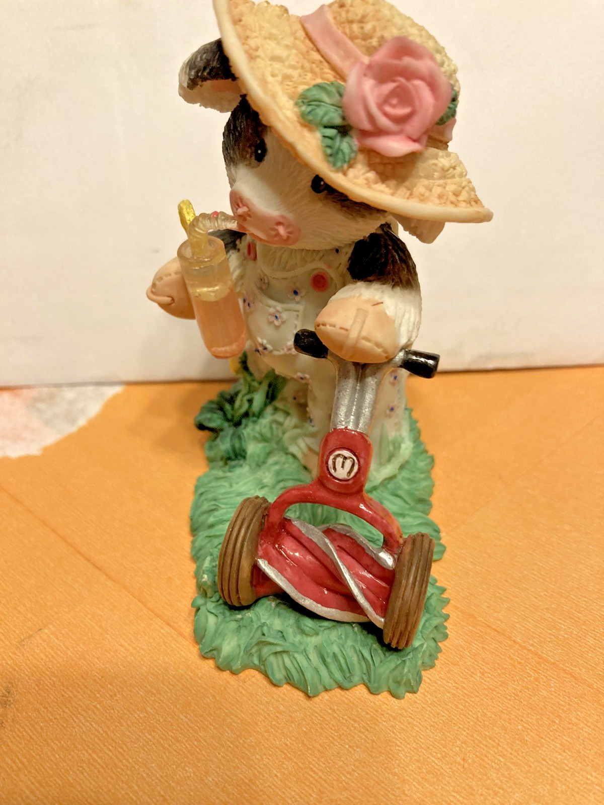VINTAGE Enesco Mary's Moo Moos, NEW IN GIFT BOX  June  Girl/Lawnmower 257516l