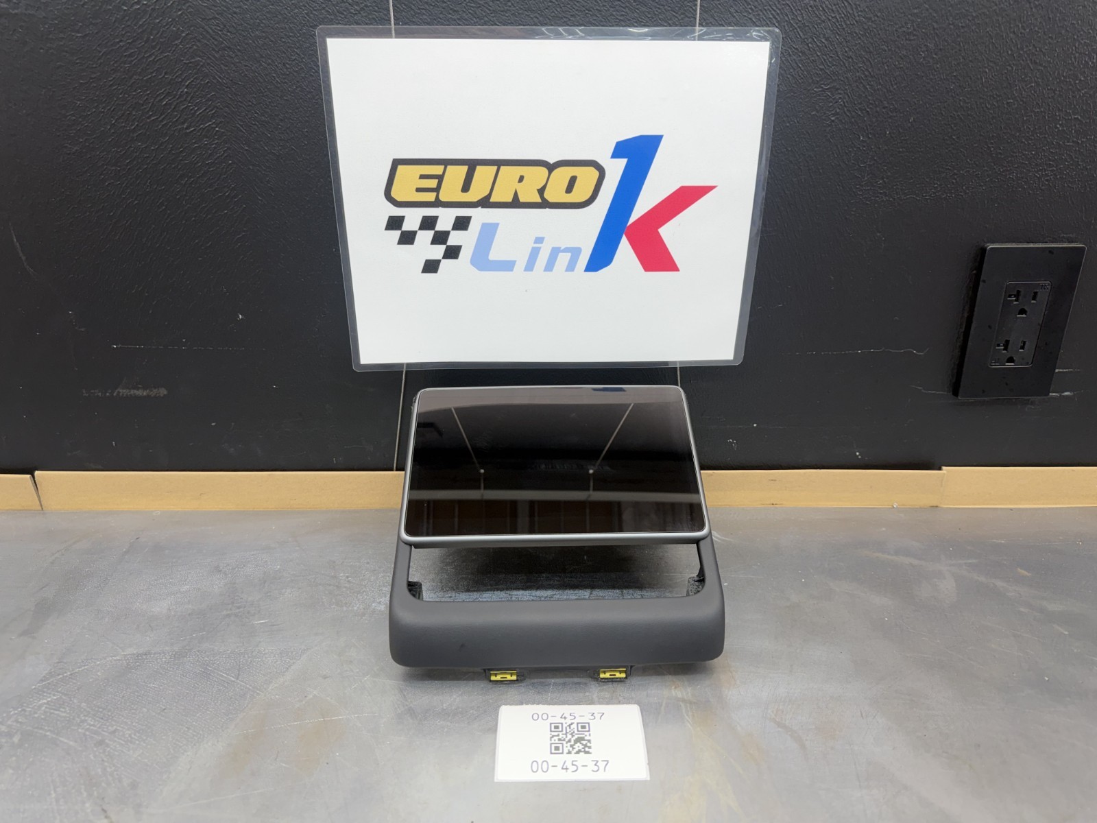 24-26 Tesla Model 3 Highland  Y Juniper Rear Display 1875931-00-D