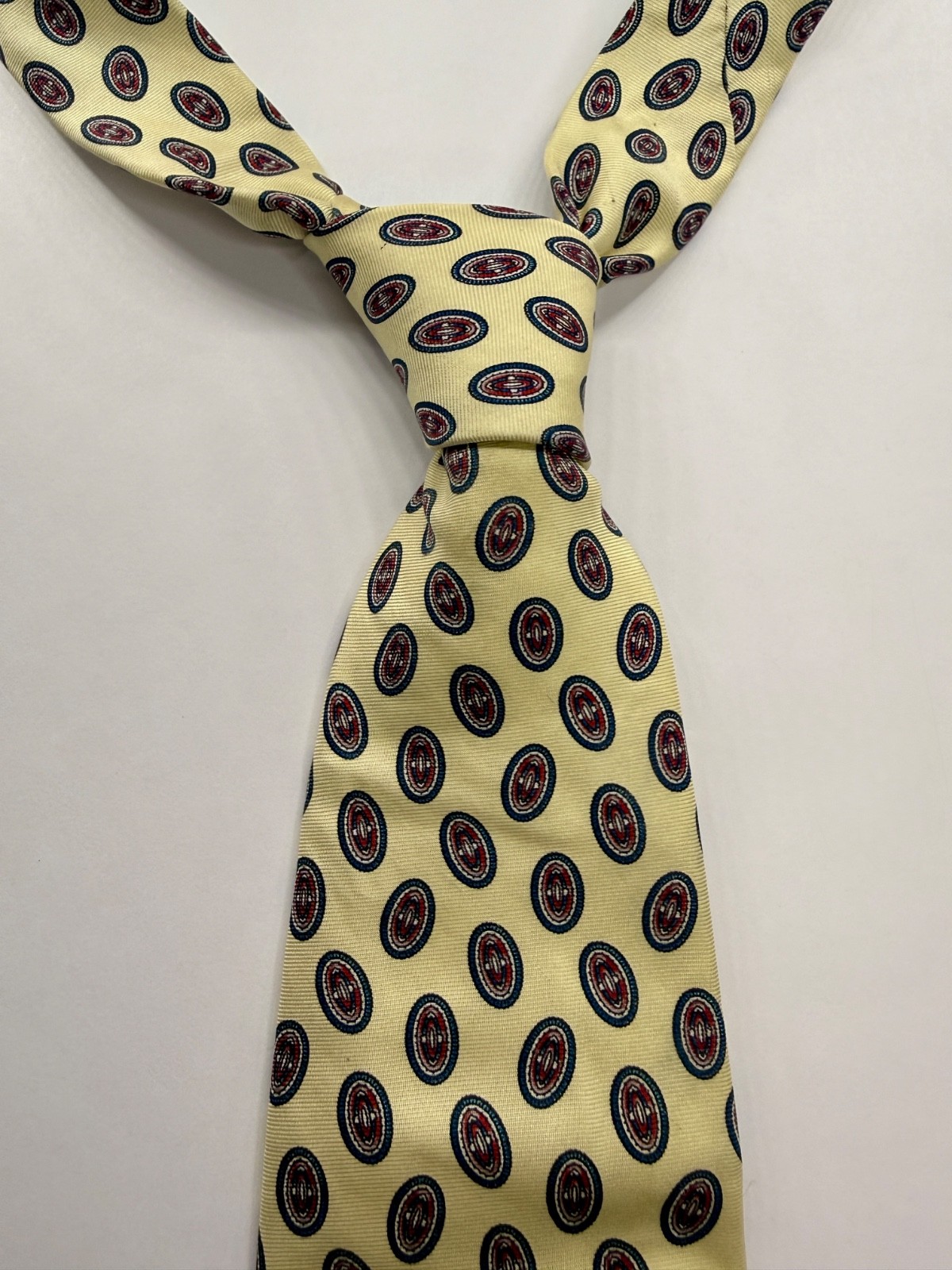 American Traditions 100% Silk Tie Made USA Yellow Red Blue Medallion Necktie