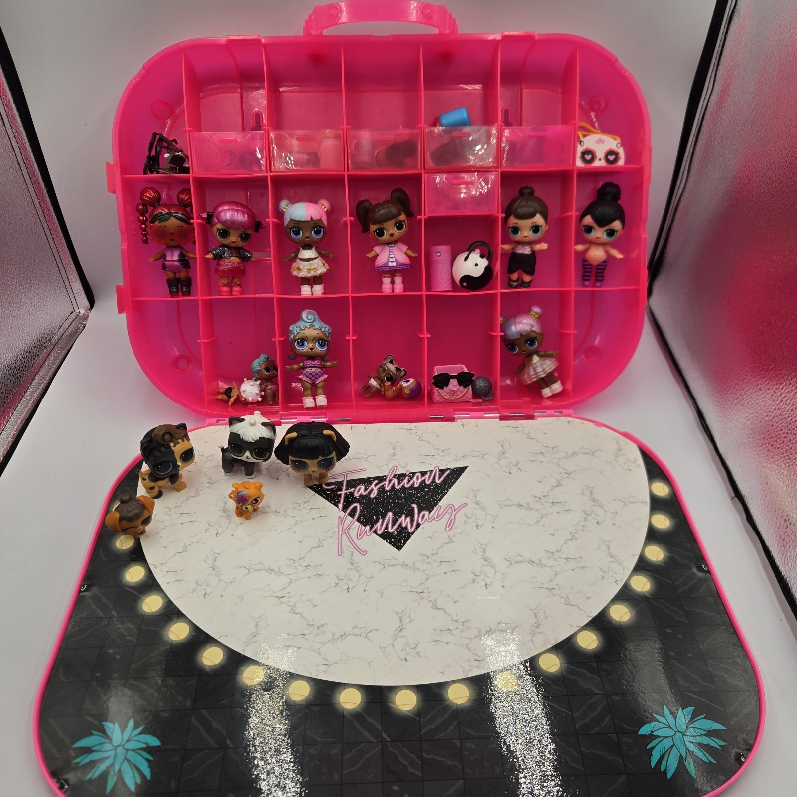 LOL Surprise Mixed Loose Lot of 11 Tots - 5 Lil Pets Plus Case - Extras LOL Surprise Mixed Loose Lot of 11 Tots - 5 Lil Pets Plus Case - Extras