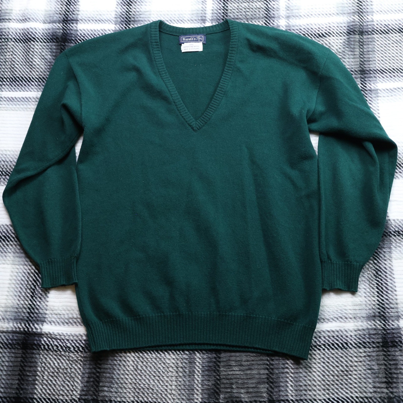 Harold\'s V-Neck Superfine Wool Sweater Green Made in Scotland Mens Large Harold\'s V-Neck Superfine Wool Sweater Green Made in Scotland Mens Large