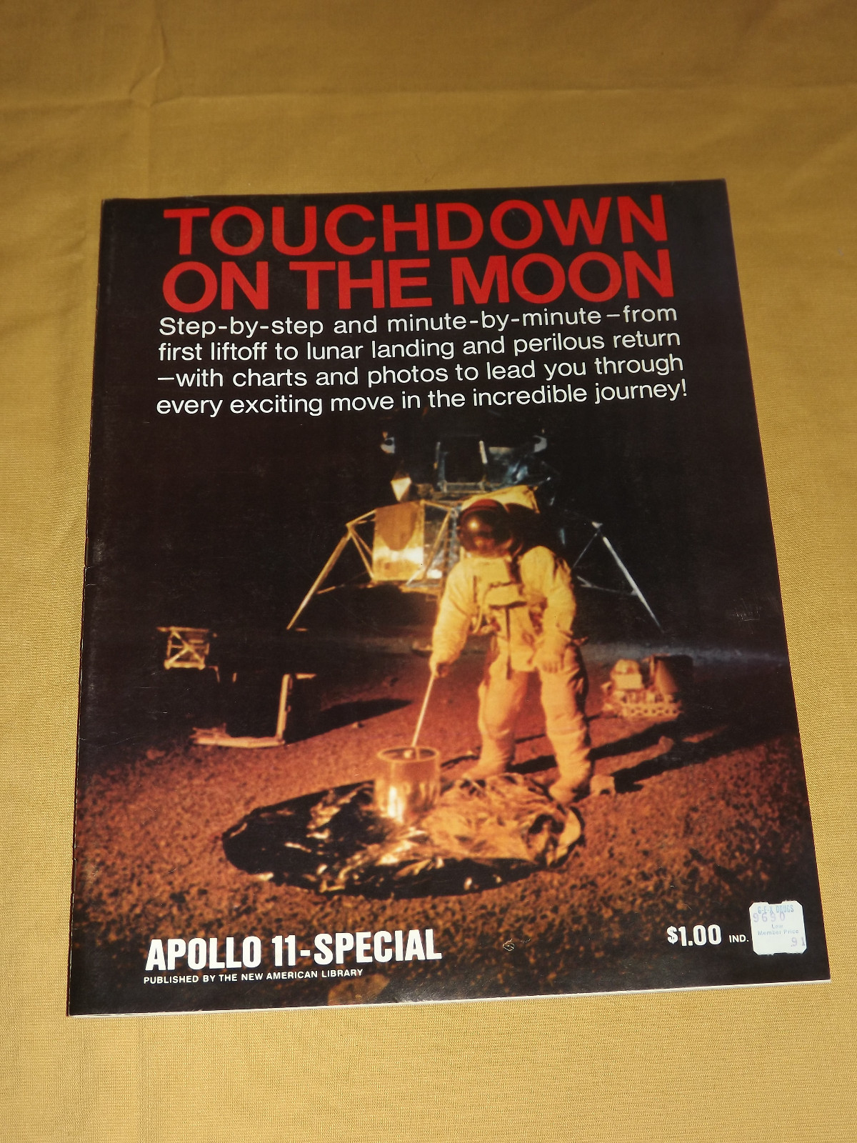 VINTAGE 1969 NEW AMERICAN LIBRARY TOUCHDOWN ON THE MOON MAGAZINE VINTAGE 1969 NEW AMERICAN LIBRARY TOUCHDOWN ON THE MOON MAGAZINE