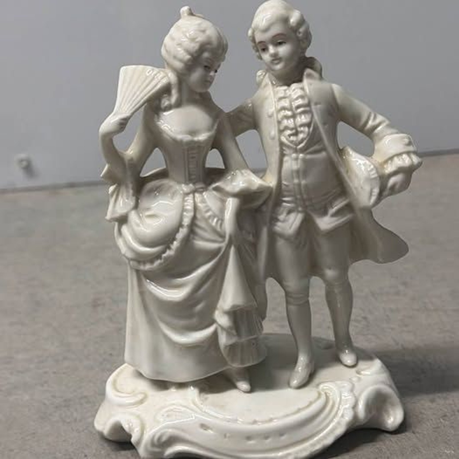 Vintage Porcelain Courting Couple Figurine Vintage Porcelain Courting Couple Figurine