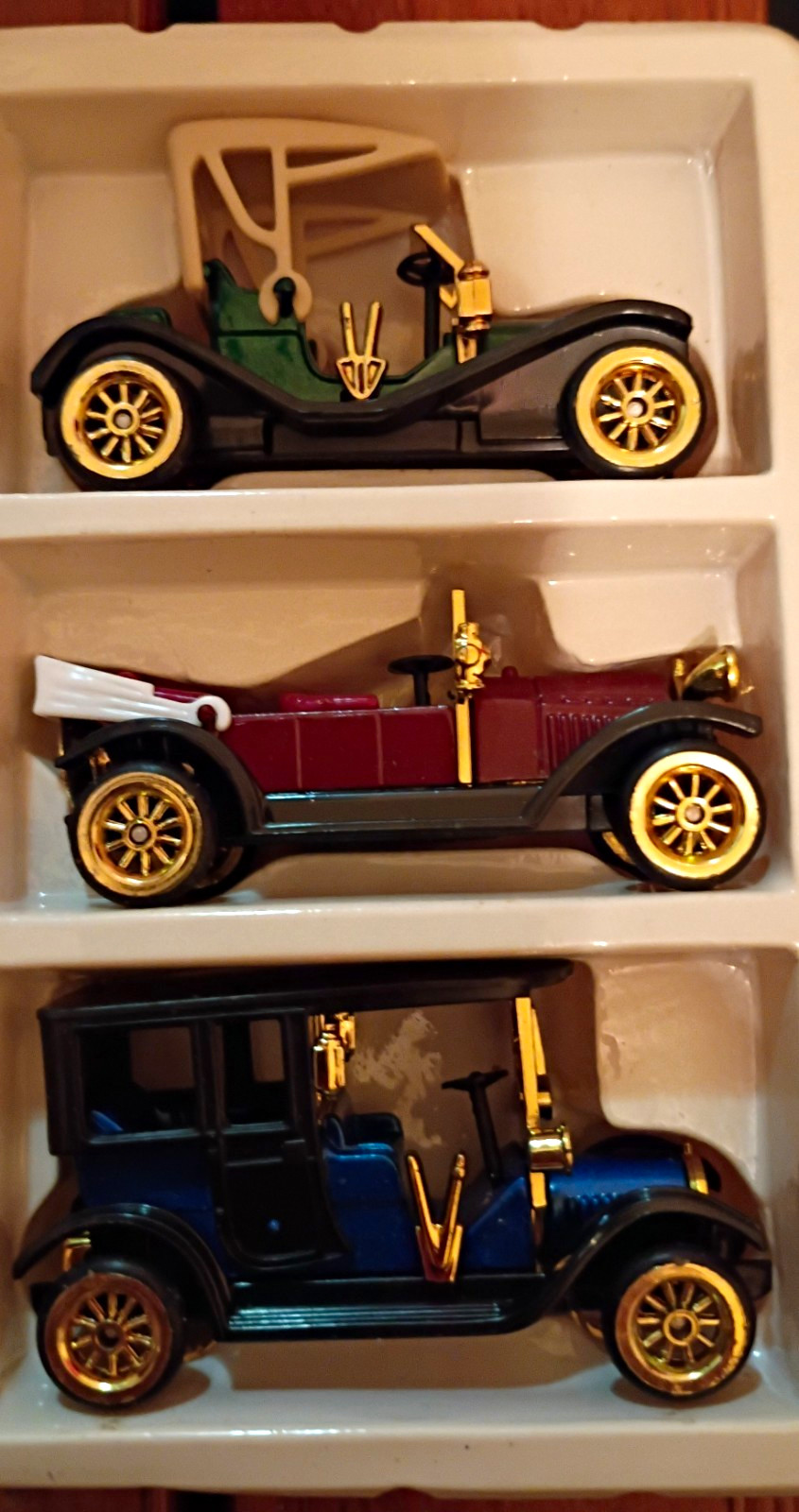 Diecast 1:64 Ford Model T Vintage Cars Lot of 3 Blue Red Green