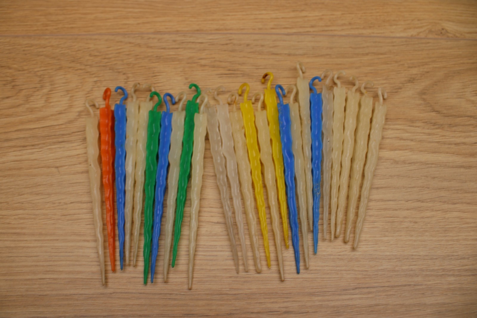 Lot of 25 Vtg Plastic Icicle Christmas Ornaments MCM 1950s Multi Colored Glow Lot of 25 Vtg Plastic Icicle Christmas Ornaments MCM 1950s Multi Colored Glow